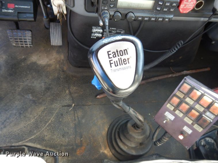 image for item DI1235 2007 International 7500 crane truck