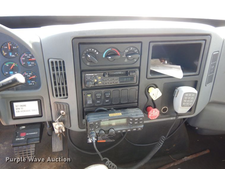 image for item DI1235 2007 International 7500 crane truck