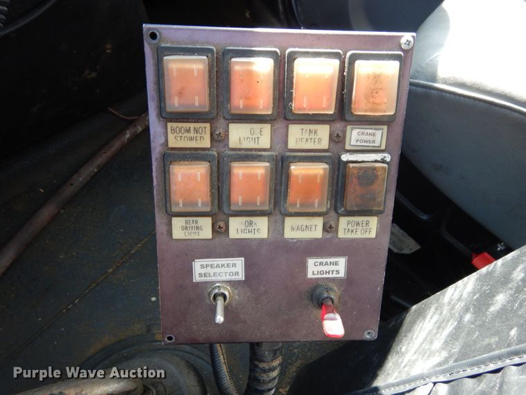 image for item DI1235 2007 International 7500 crane truck