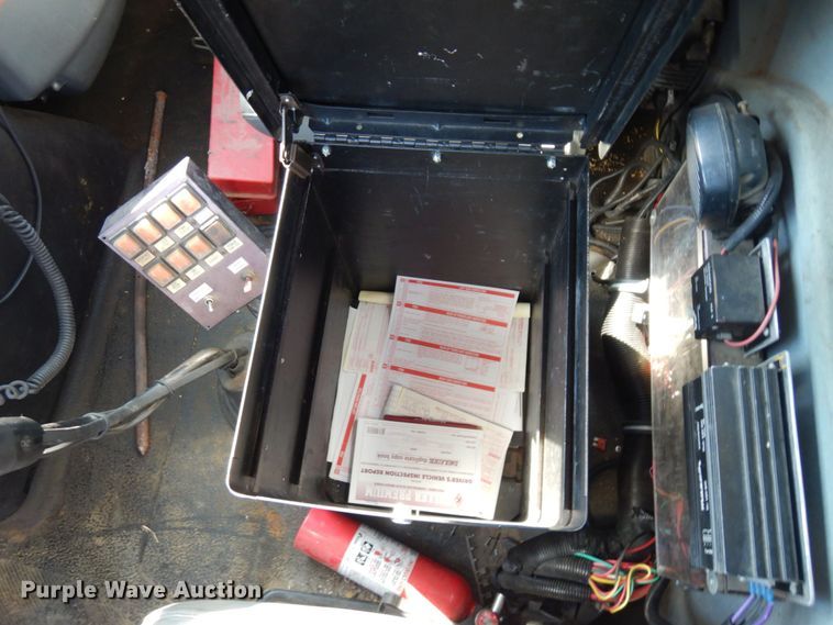 image for item DI1235 2007 International 7500 crane truck