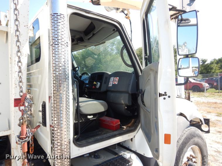 image for item DI1235 2007 International 7500 crane truck