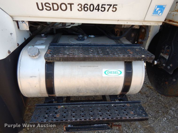 image for item DI1235 2007 International 7500 crane truck