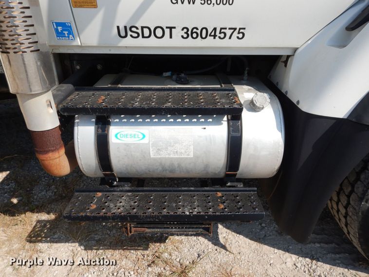 image for item DI1235 2007 International 7500 crane truck