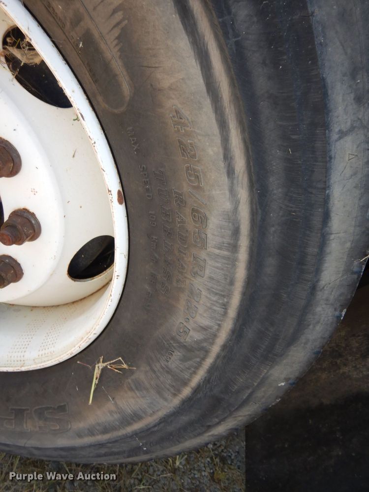 image for item DI1235 2007 International 7500 crane truck