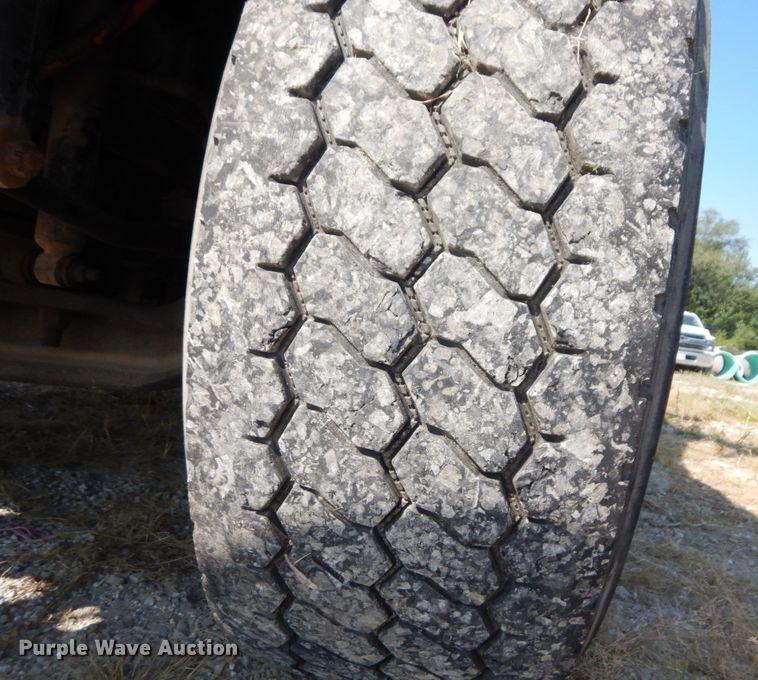 image for item DI1235 2007 International 7500 crane truck