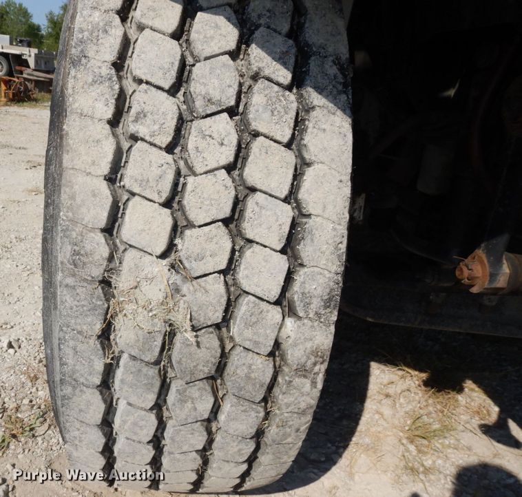 image for item DI1235 2007 International 7500 crane truck