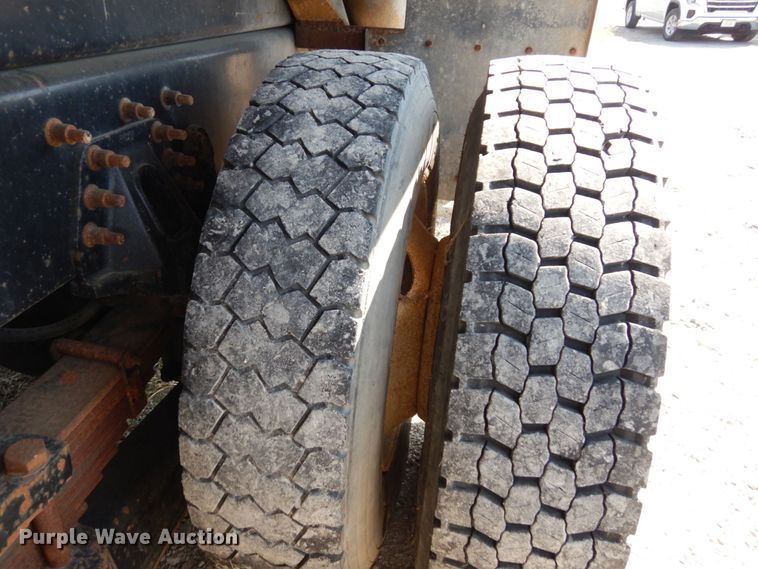 image for item DI1235 2007 International 7500 crane truck