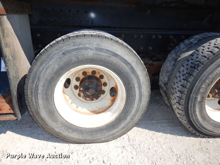 image for item DI1235 2007 International 7500 crane truck