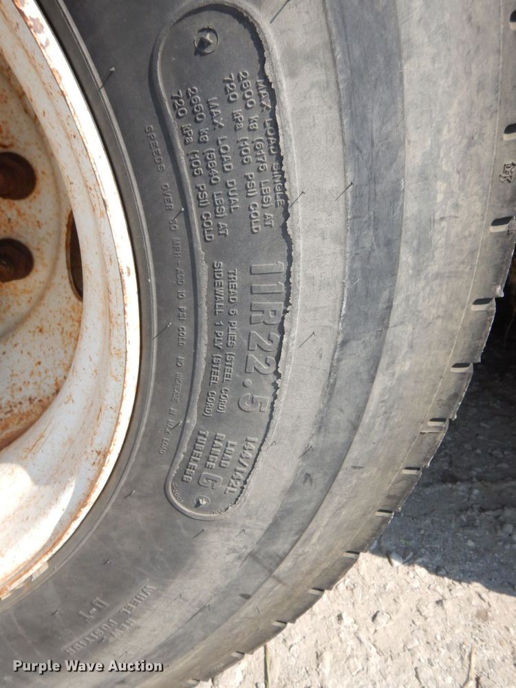 image for item DI1235 2007 International 7500 crane truck