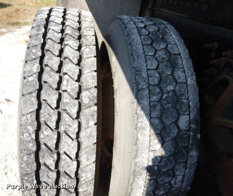 image for item DI1235 2007 International 7500 crane truck