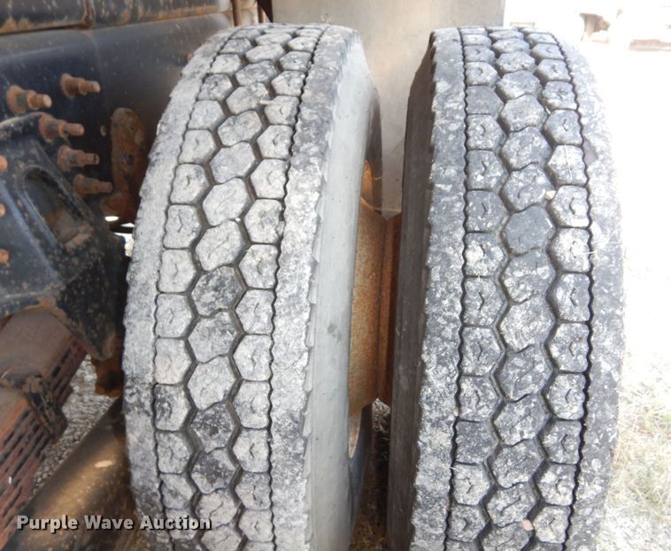 image for item DI1235 2007 International 7500 crane truck