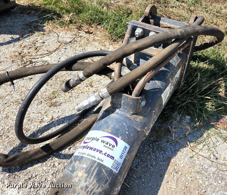 image for item DI1238 2018 Bobcat 8980  breaker