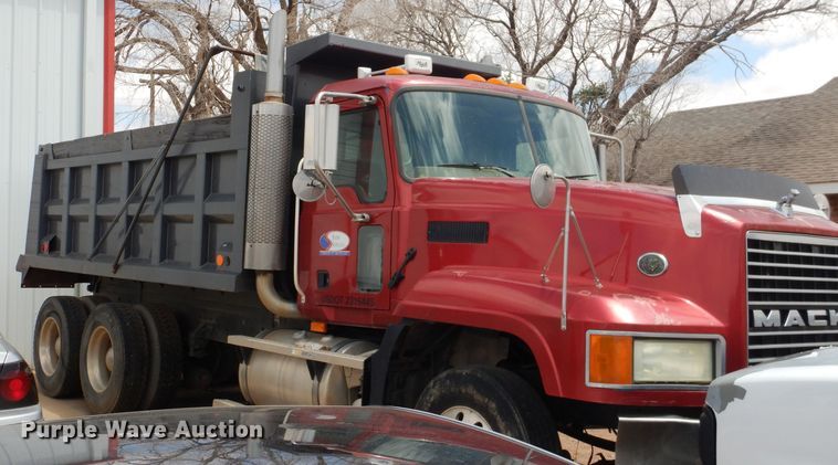 image for item DJ8843 2006 Mack CL733  dump truck