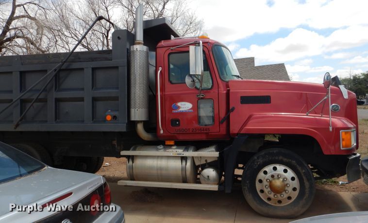 image for item DJ8843 2006 Mack CL733  dump truck