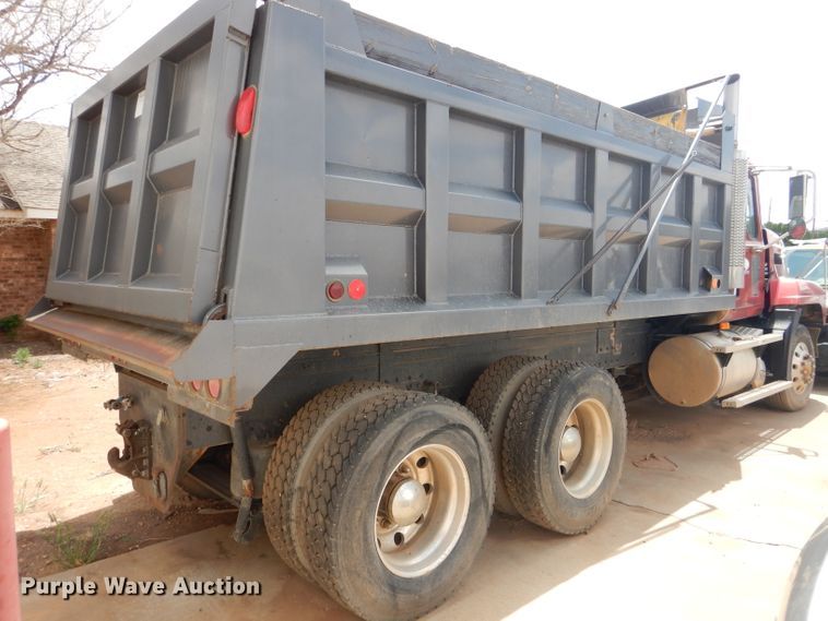 image for item DJ8843 2006 Mack CL733  dump truck