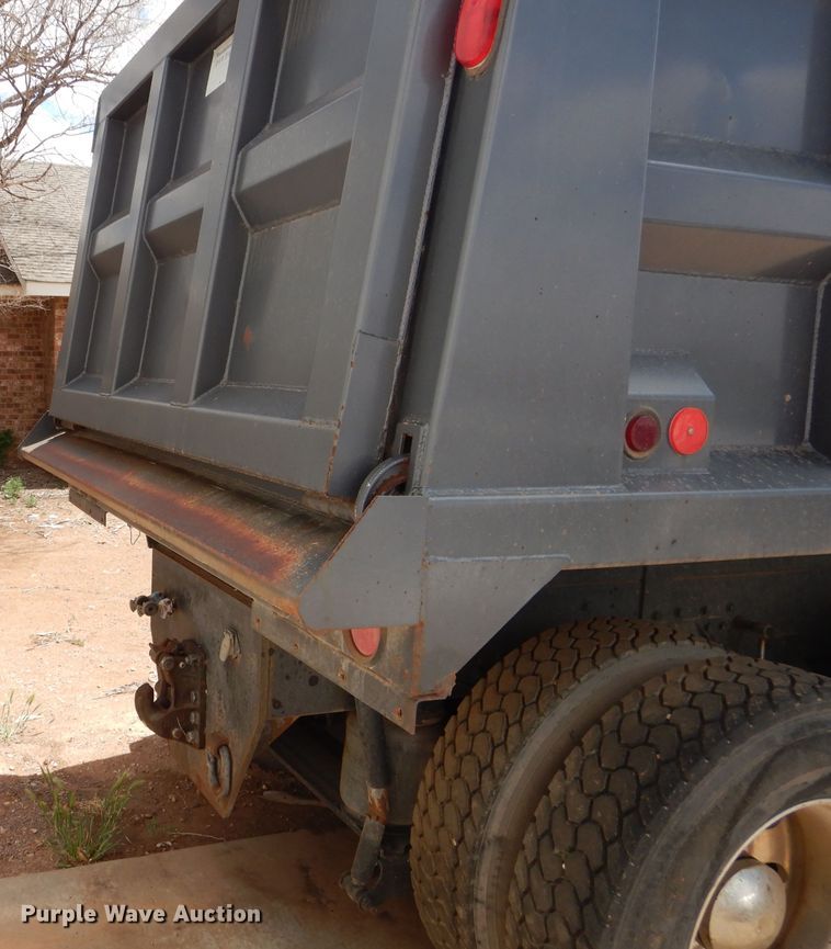 image for item DJ8843 2006 Mack CL733  dump truck