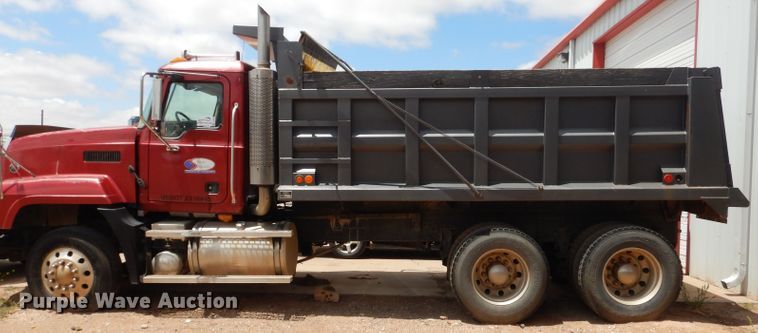 image for item DJ8843 2006 Mack CL733  dump truck