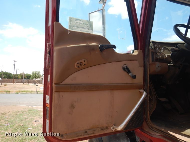 image for item DJ8843 2006 Mack CL733  dump truck