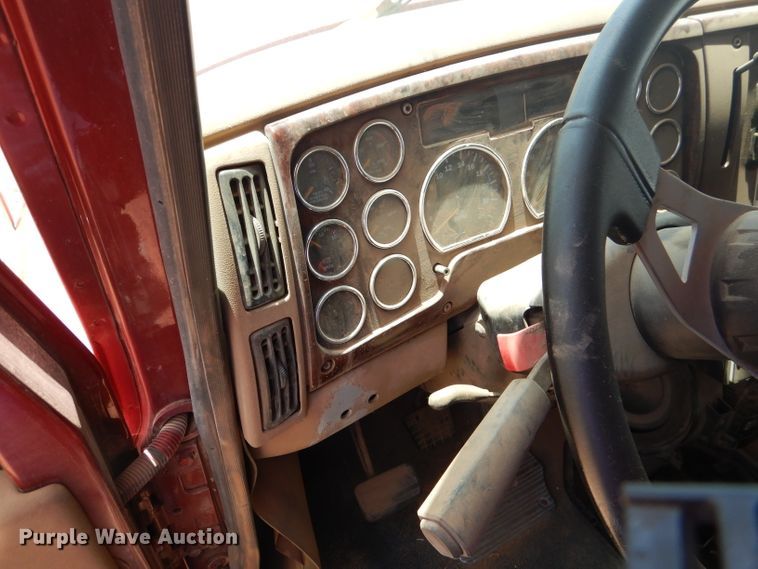 image for item DJ8843 2006 Mack CL733  dump truck