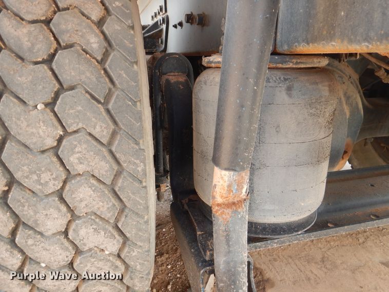 image for item DJ8843 2006 Mack CL733  dump truck