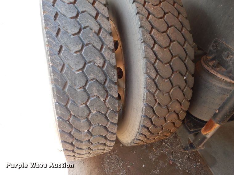 image for item DJ8843 2006 Mack CL733  dump truck