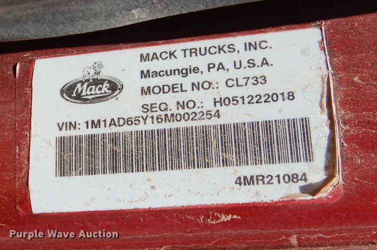 image for item DJ8843 2006 Mack CL733  dump truck