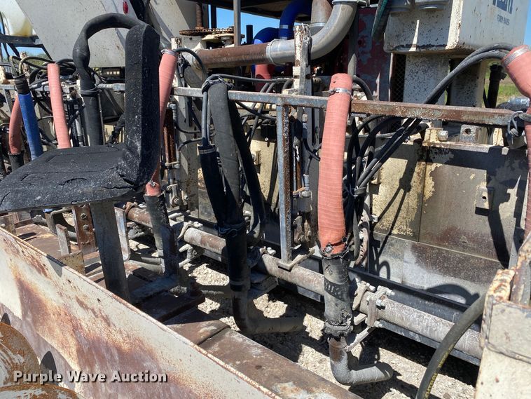 image for item DK6466 1997 HEM 12-27  slip form paver