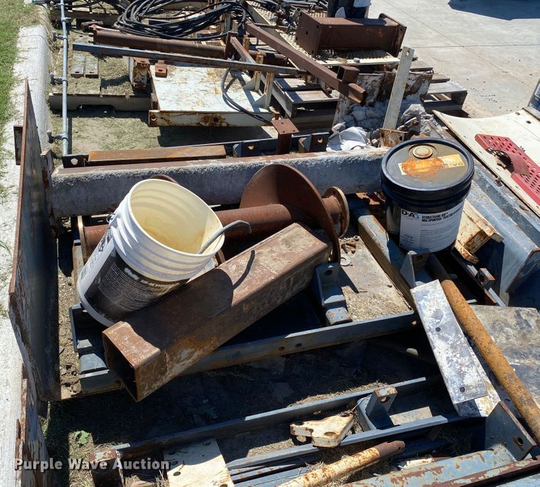 image for item DK6466 1997 HEM 12-27  slip form paver