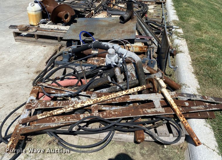 image for item DK6466 1997 HEM 12-27  slip form paver