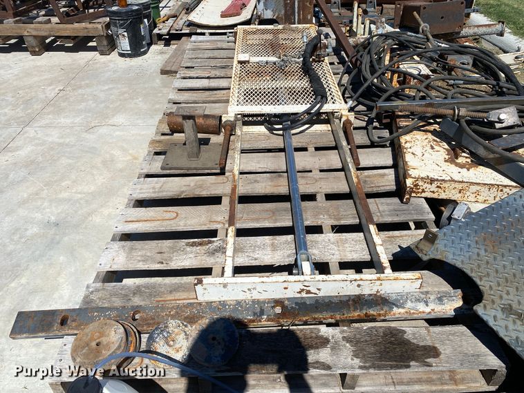 image for item DK6466 1997 HEM 12-27  slip form paver