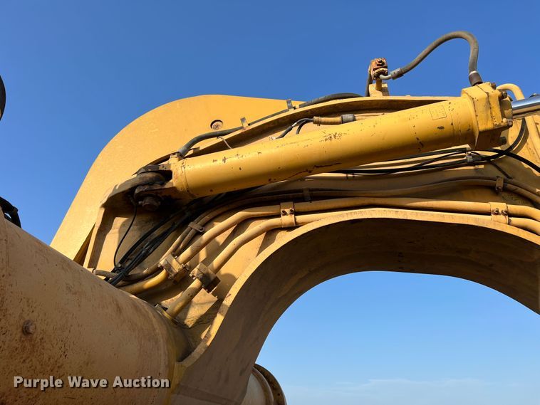 image for item DK7015 1987 Caterpillar 637E  conventional scraper