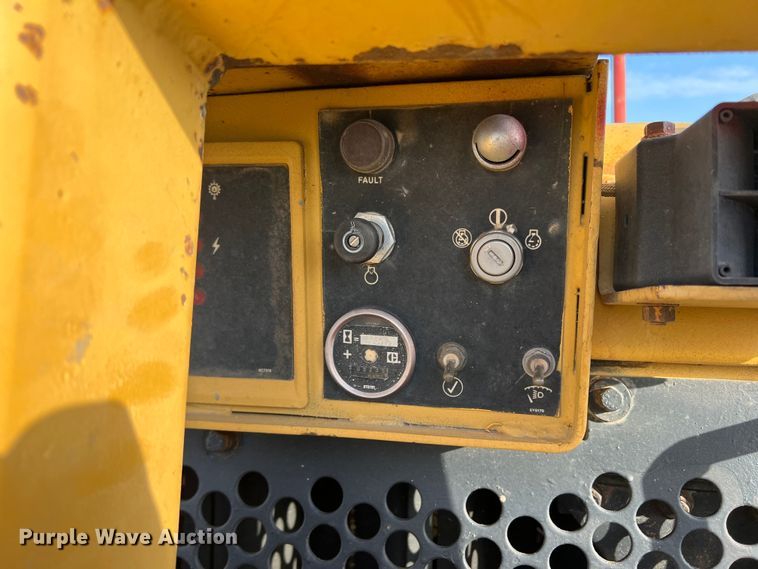 image for item DK7015 1987 Caterpillar 637E  conventional scraper