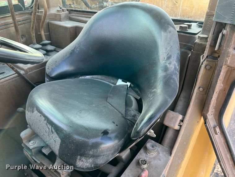 image for item DK7015 1987 Caterpillar 637E  conventional scraper