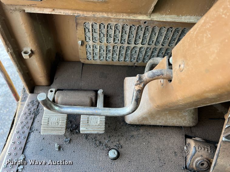 image for item DK7015 1987 Caterpillar 637E  conventional scraper