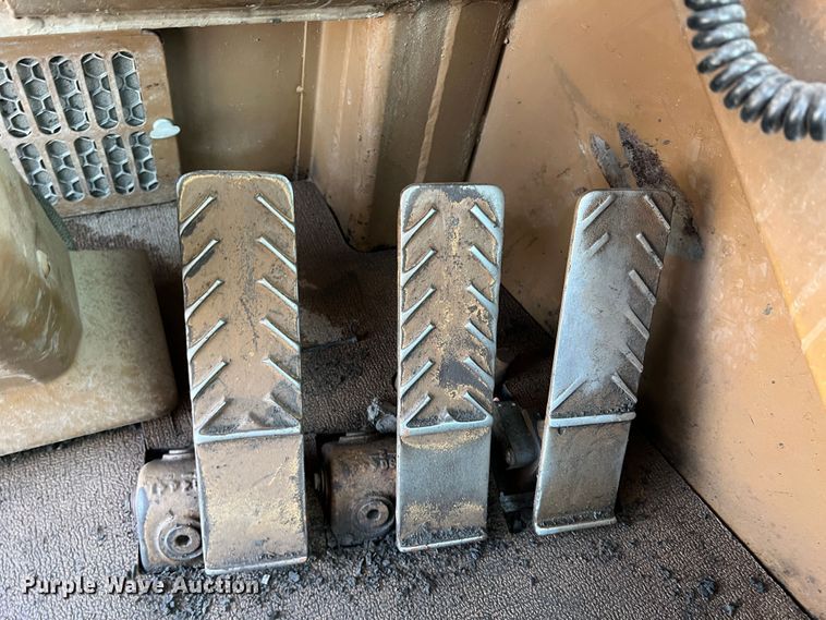 image for item DK7015 1987 Caterpillar 637E  conventional scraper