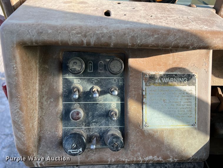 image for item DK7015 1987 Caterpillar 637E  conventional scraper