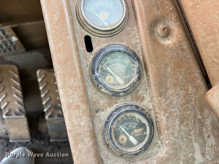 image for item DK7015 1987 Caterpillar 637E  conventional scraper