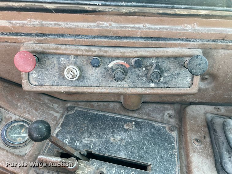 image for item DK7015 1987 Caterpillar 637E  conventional scraper