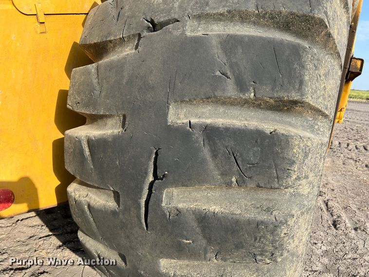 image for item DK7015 1987 Caterpillar 637E  conventional scraper