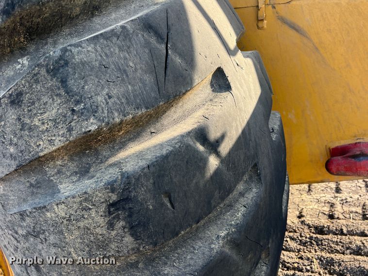 image for item DK7015 1987 Caterpillar 637E  conventional scraper