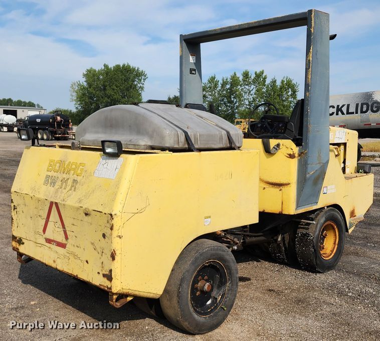 image for item DL6678 1997 Bomag BW11R  pneumatic roller