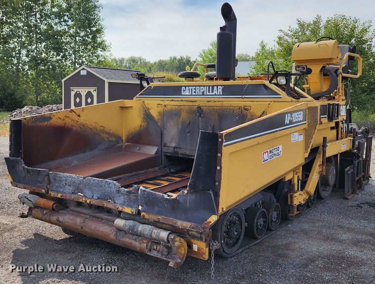 image for item DL6679 2002 Caterpillar AP1055B  paver