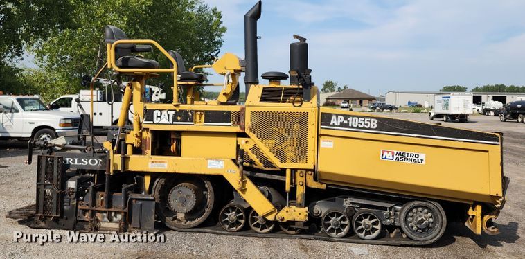 image for item DL6679 2002 Caterpillar AP1055B  paver