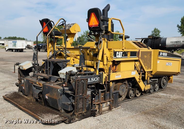 image for item DL6679 2002 Caterpillar AP1055B  paver