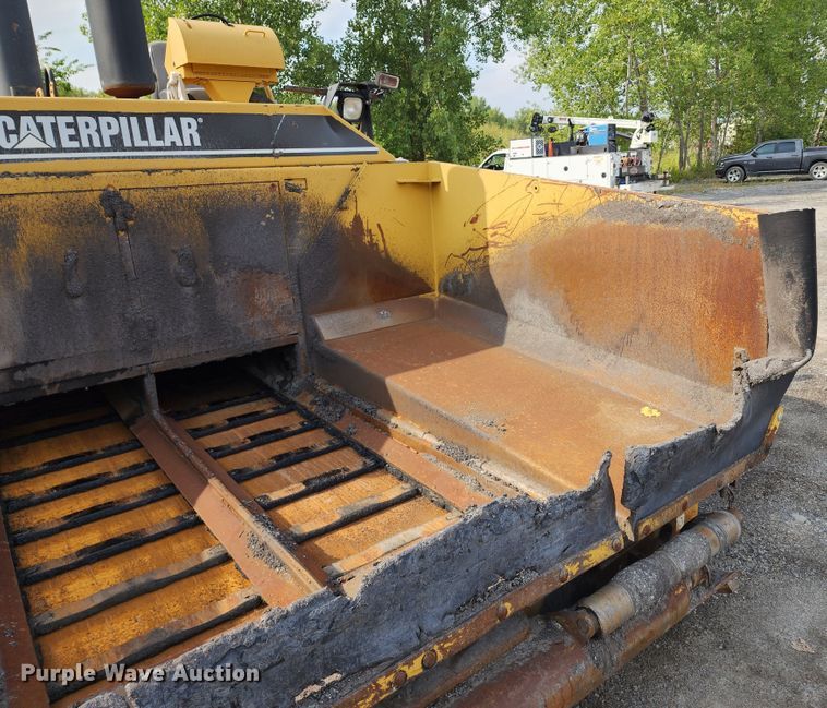 image for item DL6679 2002 Caterpillar AP1055B  paver
