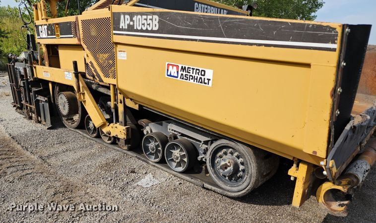 image for item DL6679 2002 Caterpillar AP1055B  paver