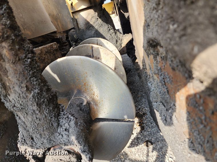 image for item DL6679 2002 Caterpillar AP1055B  paver