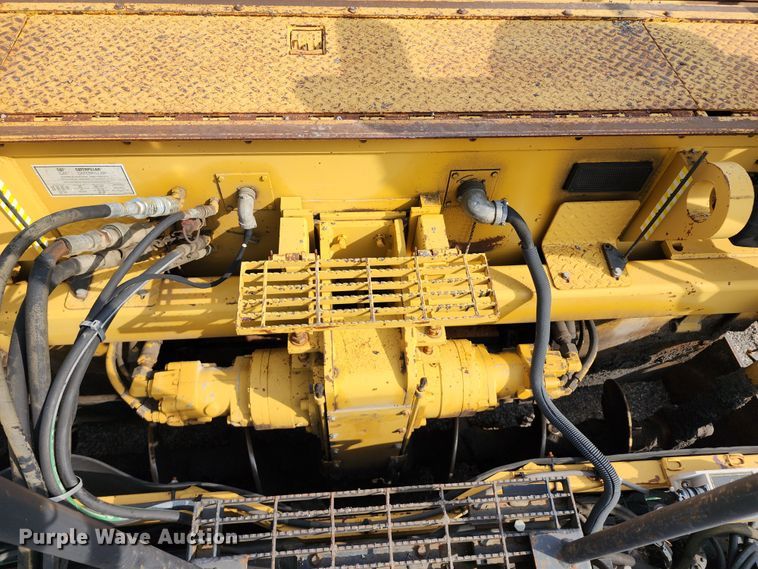image for item DL6679 2002 Caterpillar AP1055B  paver