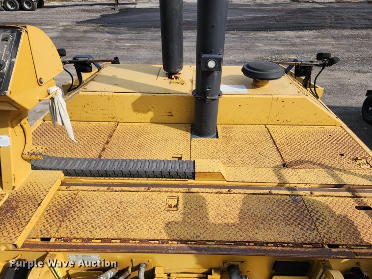 image for item DL6679 2002 Caterpillar AP1055B  paver