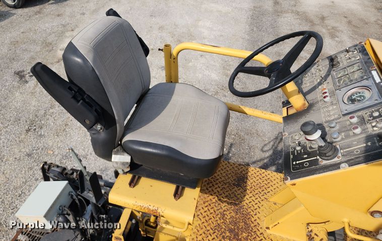 image for item DL6679 2002 Caterpillar AP1055B  paver